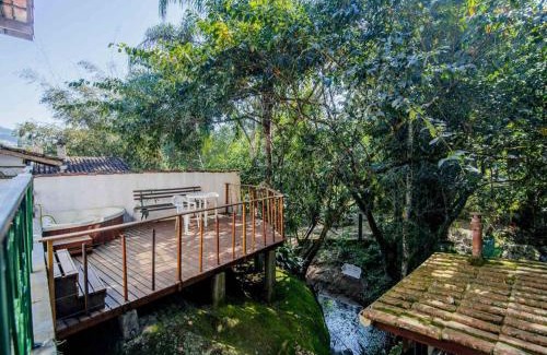 Costa Bela House | Cozy Ilha House Suítes: Family-Friendly with Breakfast Included