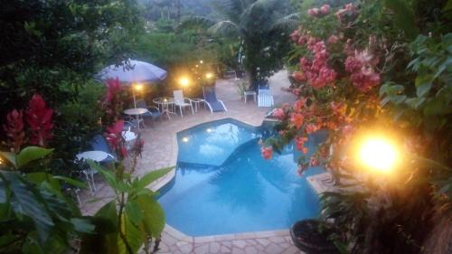 Centro Comercial Cabin | Explore ilhabela Candy Top 6: Family-Friendly Stay with Pool