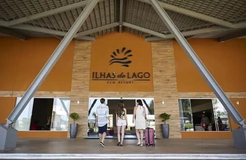 Caldas Novas Apartment | Experience Ilhas do Lago Eco Resort: Oceanfront Escape