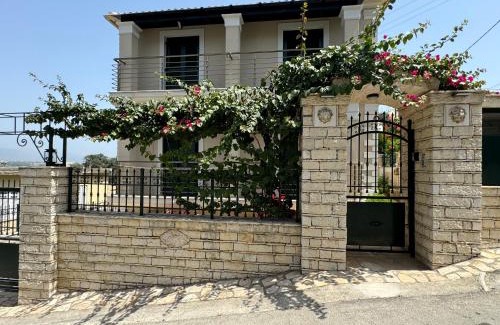 Perama Apartment | Discover Ilianas R&F: Oceanfront Family Retreat Awaits