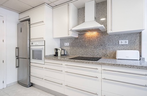 Benidorm Centro Apartment | Beautiful Ilice 1-D Apartment Steps from Levante Beach