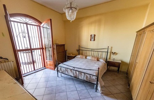 Fleri Villa | Rated 10/10: Family-Friendly Ilice Hotel with Kitchen