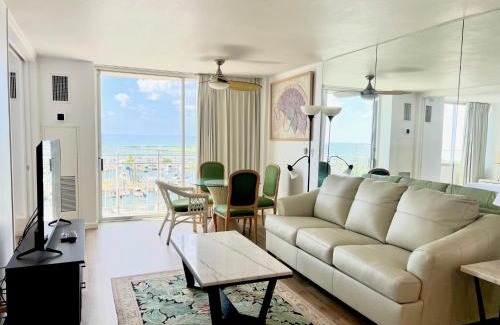 Waikiki Apartment | Beautiful Ilikai Marina 1094 with Yacht Harbor Views