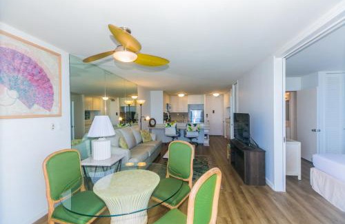 Waikiki Apartment | Beautiful Ilikai Marina 1094 with Yacht Harbor Views