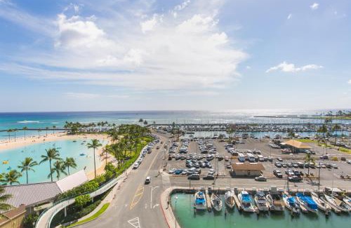 Waikiki Apartment | Guest Rated: Ilikai Tower 943 with Yacht Harbor Views