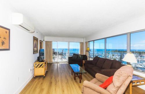 Waikiki Apartment | Guest Rated: Ilikai Tower 943 with Yacht Harbor Views
