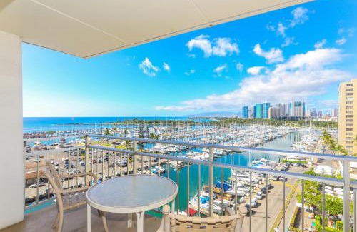 Waikiki Apartment | Guest Rated: Ilikai Tower 943 with Yacht Harbor Views