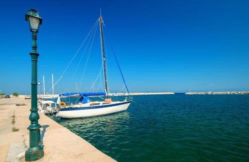 Skala Kallirachis Apartment | Oceanfront Ilioni Studios: Breakfast & Family-Friendly Stays