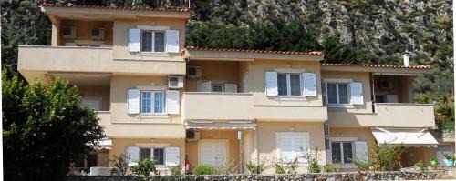 Monemvasia Apartment | Seaside Escape at iliopetro - Family-Friendly Oasis