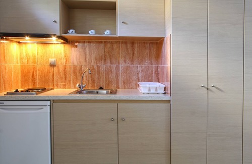 Paralia Agias Fotinis House | Ocean View Ilioxenia Studio & Apartments Rated 9.6/10