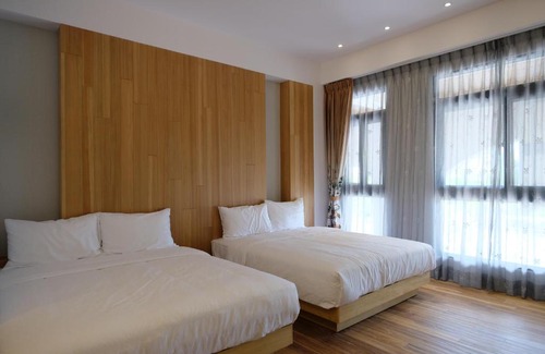 Taichang Village House | Relax at iLiving B&B: Poolside Retreat with Hot Tub