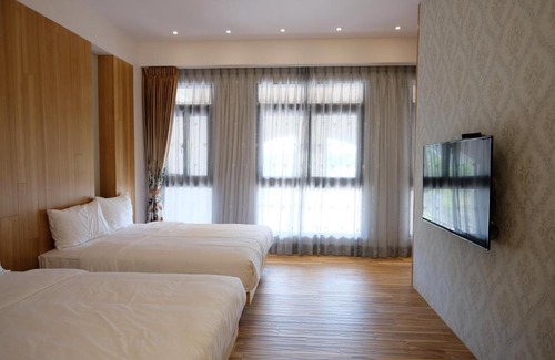 Taichang Village House | Relax at iLiving B&B: Poolside Retreat with Hot Tub