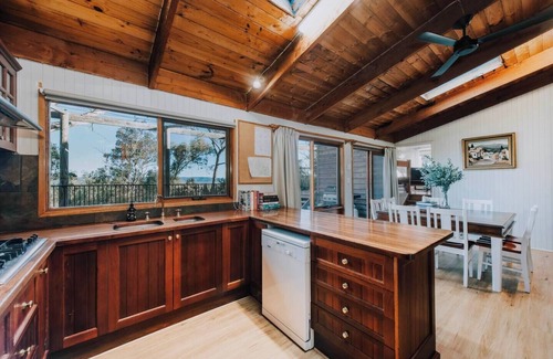 Budgee Budgee Cabin | Ilkley House: Family-Friendly Retreat with Pet Amenities