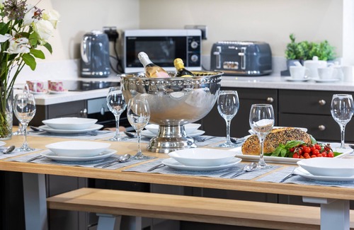 Ilkley House | Ilkley House: Perfect for Families with Parking & Breakfast
