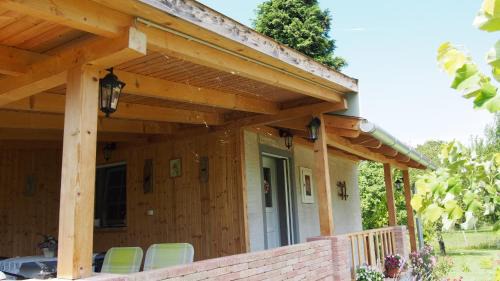 Mindszentkalla Apartment | Discover Illésék Portája: Family-Friendly Retreat, 9.7 Rating
