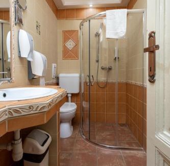 Szeged Hotel | Pet-Friendly Illés Hotel: Rated 8.3/10 with Pool & Dining