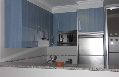Isla de Arosa Apartment | Cozy Illa Apartment by the Sea with Family-Friendly Amenities