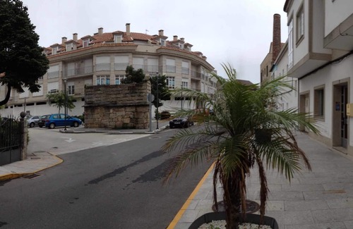 Isla de Arosa Apartment | Cozy Illa Apartment by the Sea with Family-Friendly Amenities