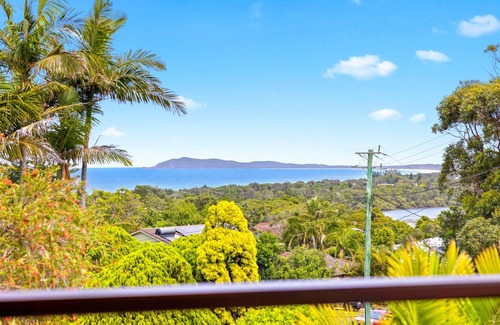 Camden Head House | Idyllic Illalangi: Oceanfront Retreat with Private Pool