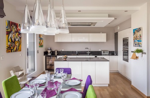 Saint-Helier Apartment | ILANKA: Family-Friendly 3-Bedroom Apartment Near Train Station