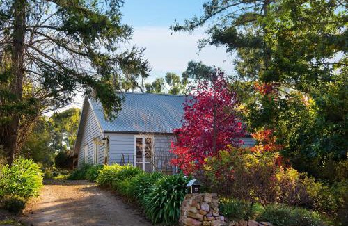 Hepburn Springs House | Family-Friendly Illoura: 4-Star Stay with Top Reviews