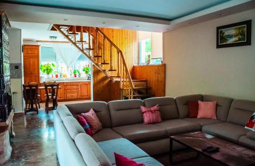 Balatonfured House | Pet-Friendly Retreat at Illyés Vendégház - Rated 9/10!