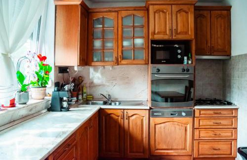 Balatonfured House | Pet-Friendly Retreat at Illyés Vendégház - Rated 9/10!