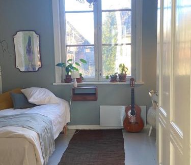 Turku Apartment | Iloinen taiteilijakoti