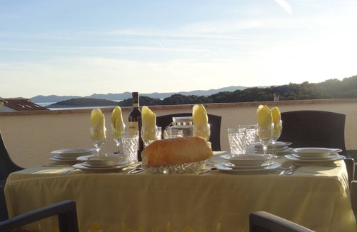 Zdrelac Apartment | Relax at Ilsad Apartments: Poolside Retreat Near the Sea