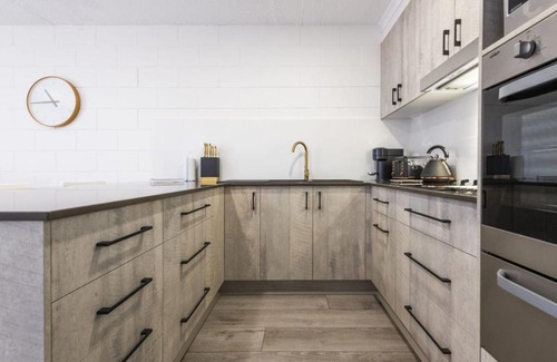 Iluka Villa | Experience Iluka Villa 2: Poolside Retreat with High Ratings