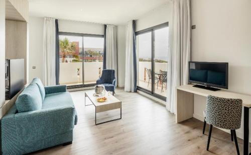 Cabo Roche Hotel | Beautiful Ilunion Calas de Conil: Oceanfront Bliss Awaits