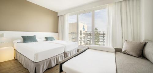 Isla Cristina Hotel | Discover Ilunion Islantilla: Oceanfront Paradise for All
