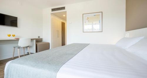 Isla Cristina Hotel | Discover Ilunion Islantilla: Oceanfront Paradise for All