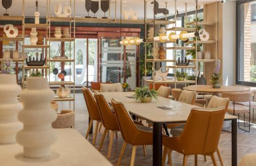 Romareda Hotel | Pet-Friendly Ilunion Romareda: 4-Star Comfort Awaits