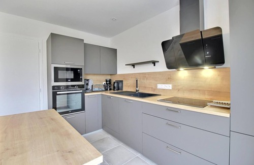 Sene House | Ilur Gîte: Oceanfront Stay with Pool & Family Amenities