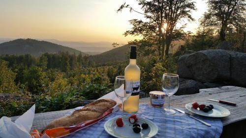 Bad Liebenstein Apartment | Discover Im alten Rathaus: 4-Star Retreat with Top Reviews