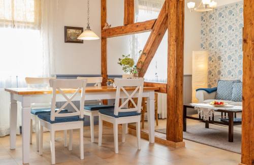 Bad Liebenstein Apartment | Discover Im alten Rathaus: 4-Star Retreat with Top Reviews