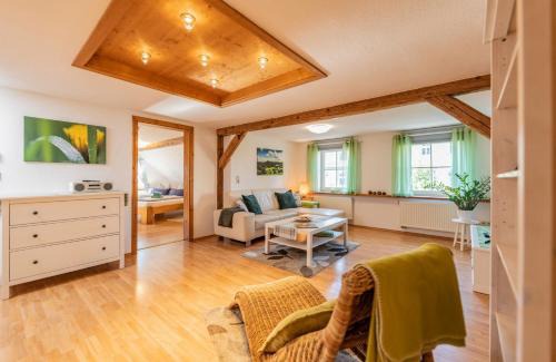 Bad Liebenstein Apartment | Discover Im alten Rathaus: 4-Star Retreat with Top Reviews