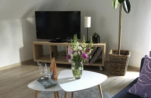 Luegde Apartment | Exquisite Im Grünen - Guest Rated 10/10 and Family Friendly