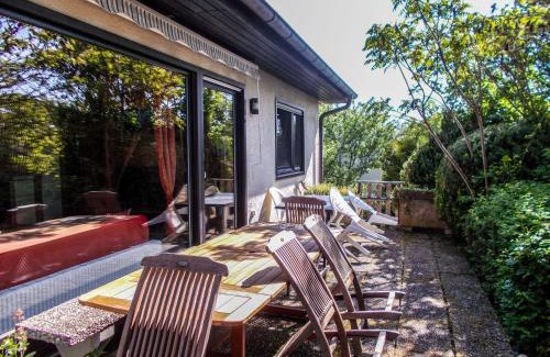 Herdwangen Schoenach Apartment | Nature's Retreat: Oceanfront Hotel with Pet-Friendly Perks