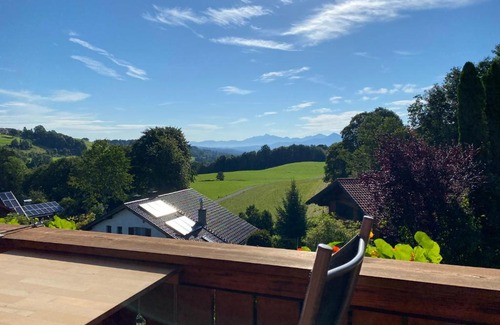 Bad Kohlgrub Apartment | Im-Oberland: Guest Rated 9.3 with Family & Pet-Friendly Perks