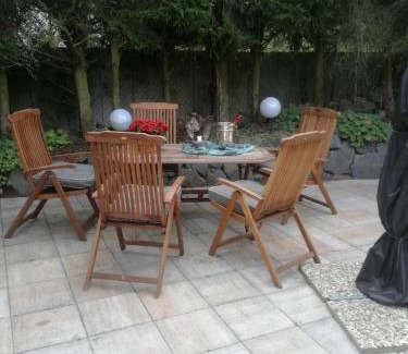Ettringen Apartment | Vulkanland Retreat for Up to 6 Guests with Hot Tub