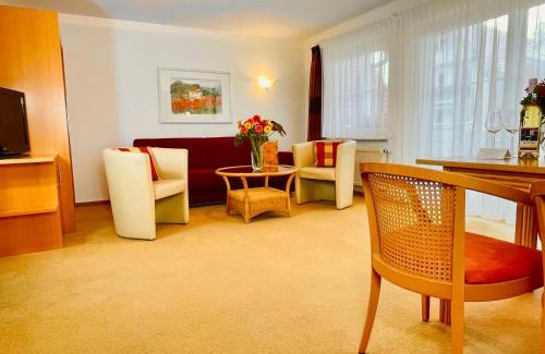 Langenargen Hotel | Elegant Hotel Im Winkel: Appartements with Hot Tub Access