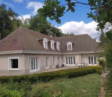 Dunieres Bed & Breakfast | Enjoy Family-Friendly Stays at ImaginaSoi with Hot Tub