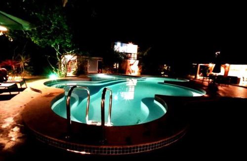 Imbassai Apartment | Imbassai - Casa Alto Padrão: Beachfront Retreat with Spa