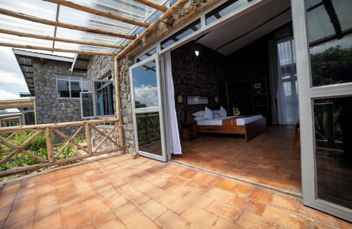 Kisoro Cabin | Experience Imbogo Diners and Lounge: Family-Friendly Getaway