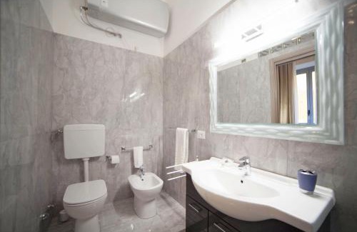 Magenta House | Cozy Cadorna House: Family-Friendly Stay with Great Reviews