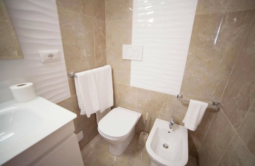 Magenta House | Explore IMHOME - Cadorna House with Spa & Breakfast Options