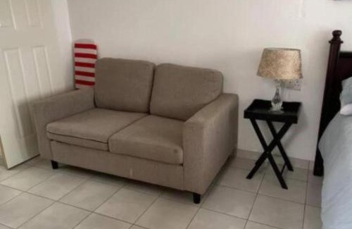 Nahoon Apartment | Family-Friendly Retreat at Imi's Place for Memorable Stays
