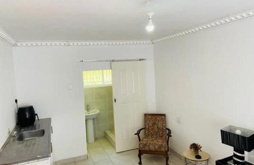Nahoon Apartment | Family-Friendly Retreat at Imi's Place for Memorable Stays